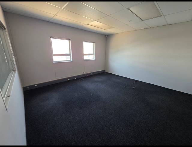450M² WAREHOUSE TO LET IN STORMILL
